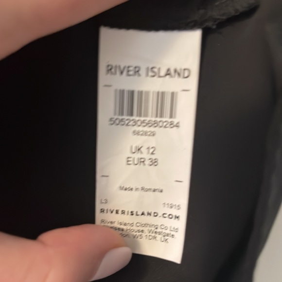 Beautiful sleeveless black low-cut blouse - Picture 4 of 4